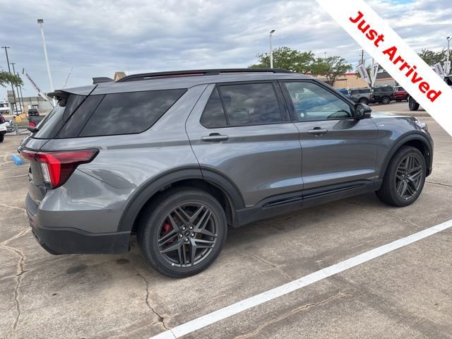 Used 2025 Ford Explorer ST-Line w/ ST-Line Street Pack image 17