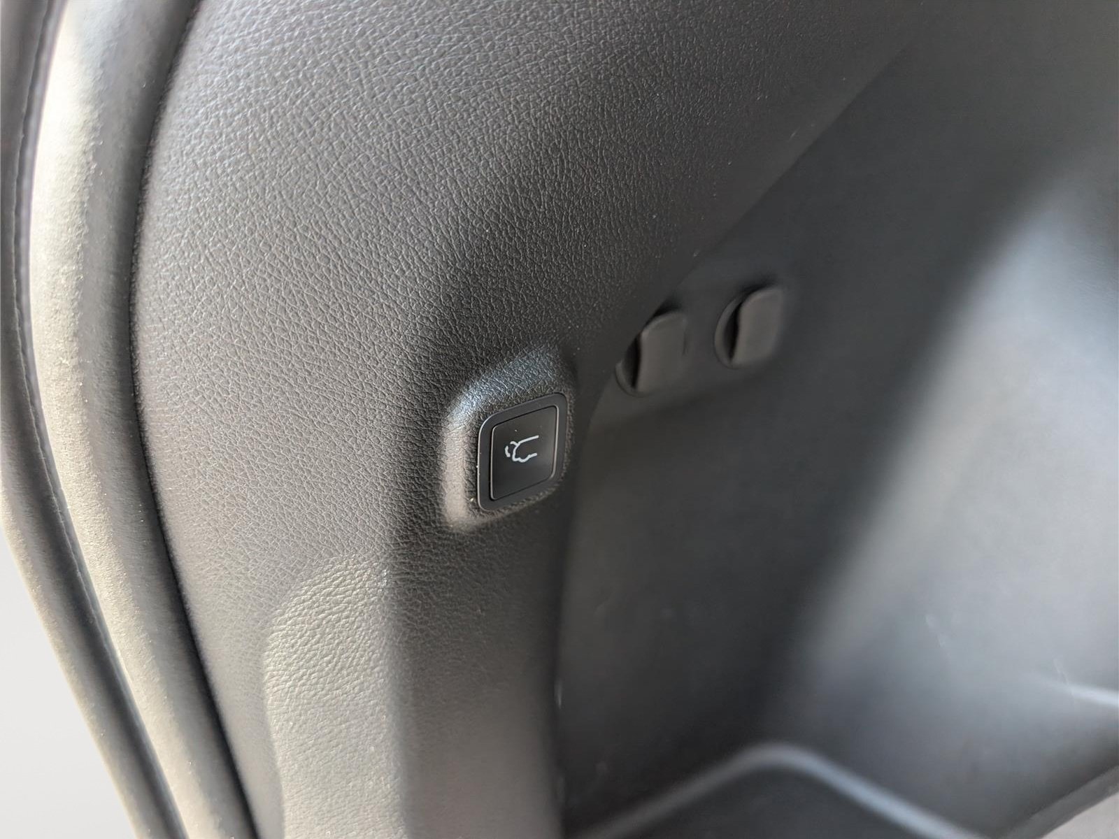 Used 2023 Jeep Cherokee Trailhawk w/ Sun & Sound Group AWD/4WD image 14