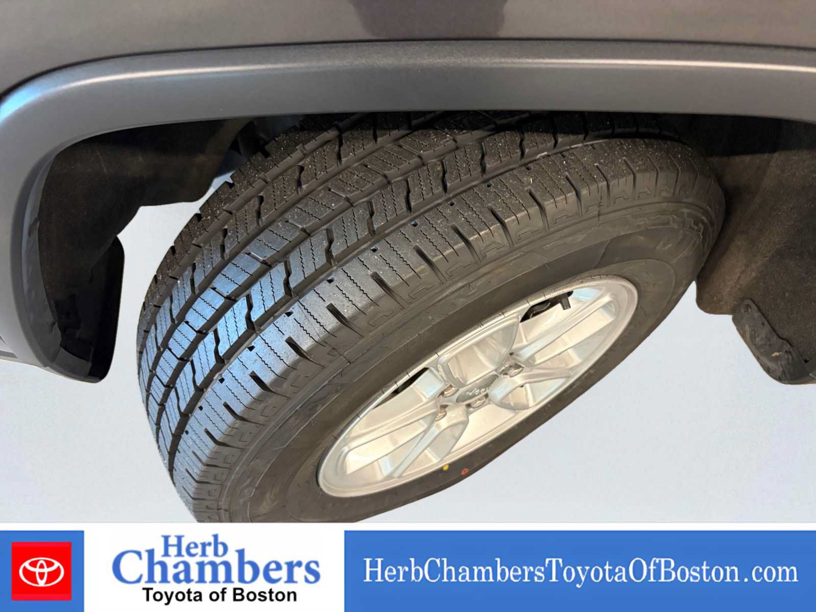 Used 2020 Jeep Grand Cherokee Laredo AWD/4WD image 9