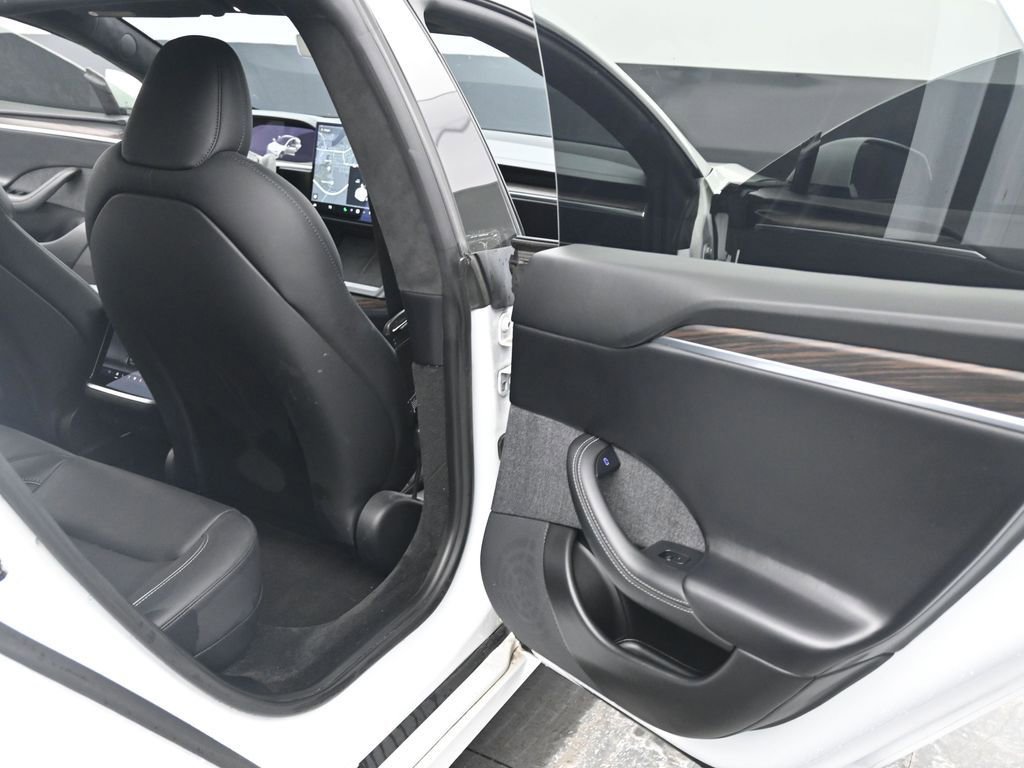Used 2021 Tesla Model S Plaid image 18