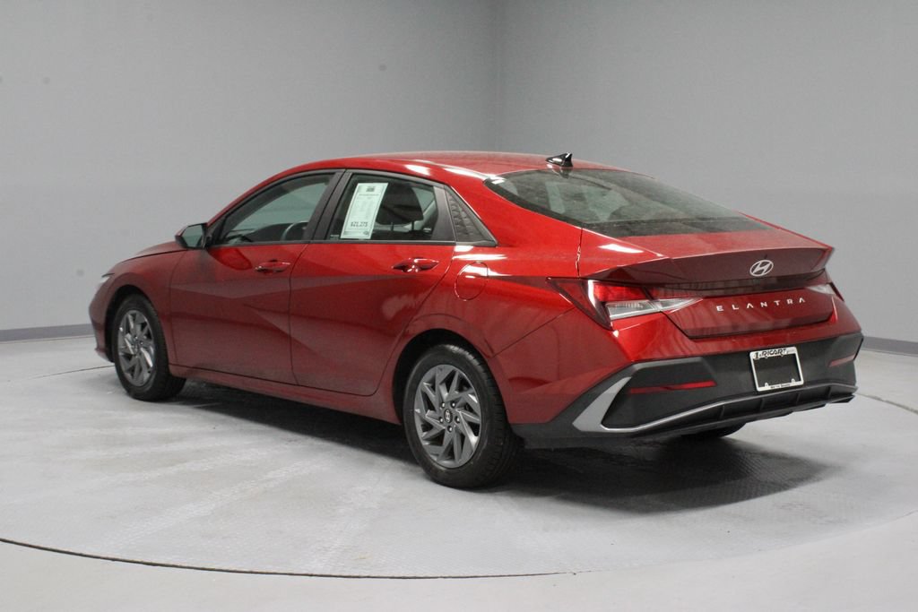 Certified 2024 Hyundai Elantra SEL FWD image 10
