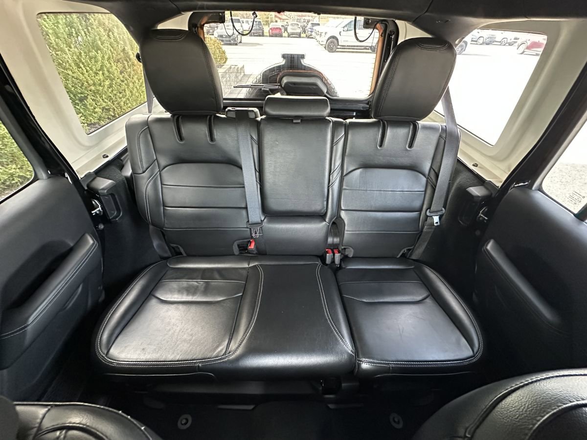 Used 2023 Jeep Wrangler Unlimited Sahara image 14
