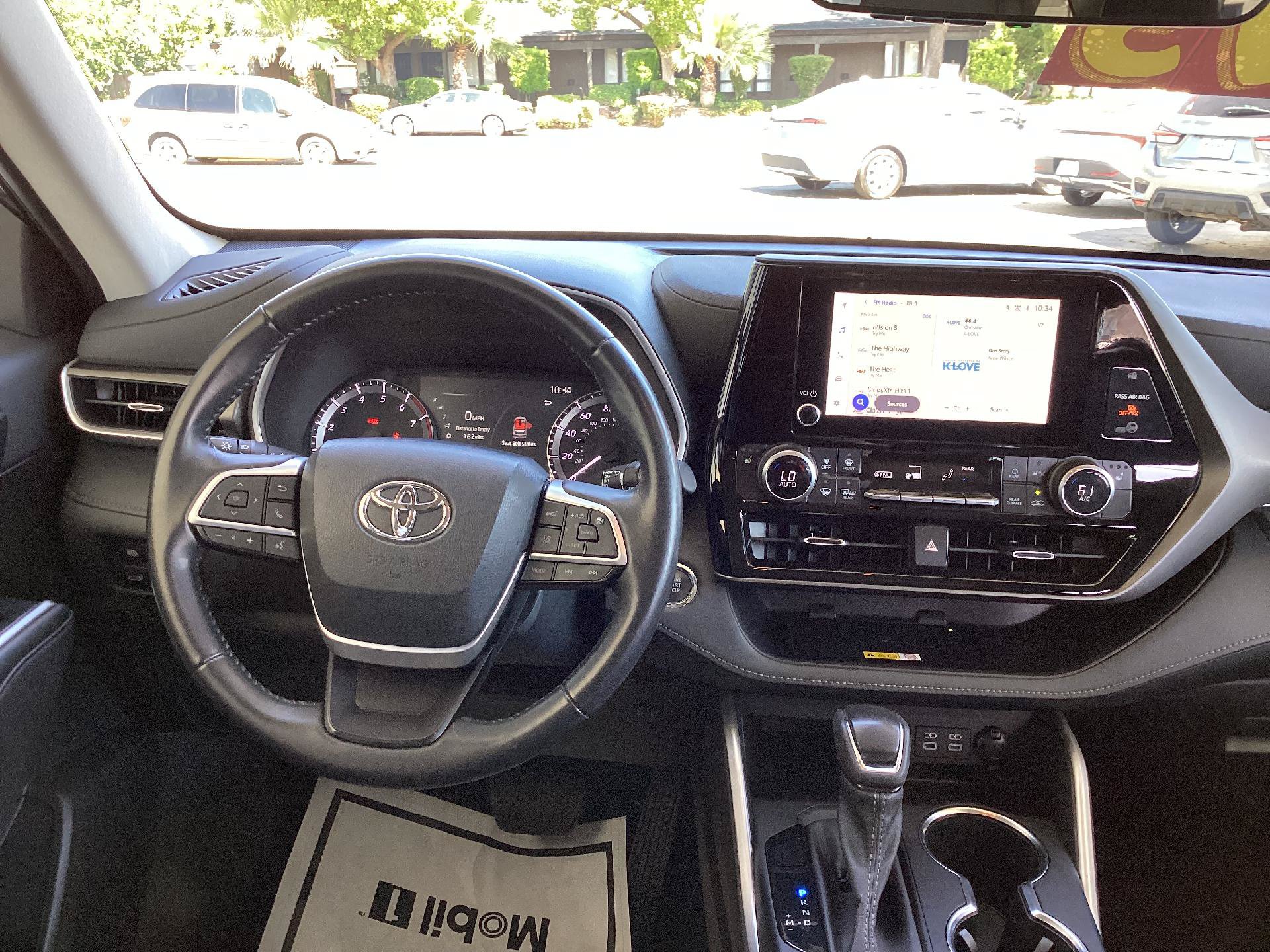 Used 2023 Toyota Highlander XLE AWD/4WD image 17
