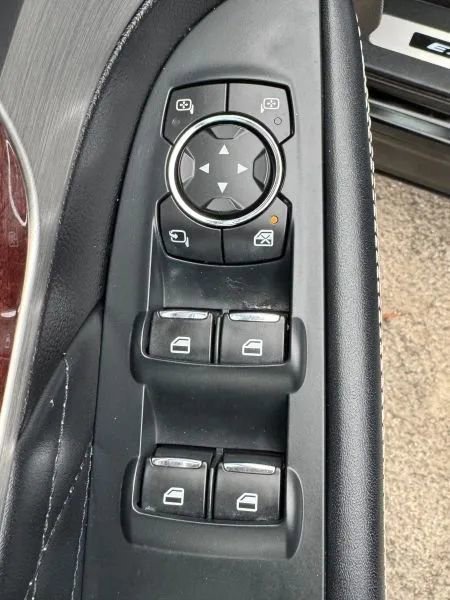 Used 2018 Ford Explorer Platinum image 44