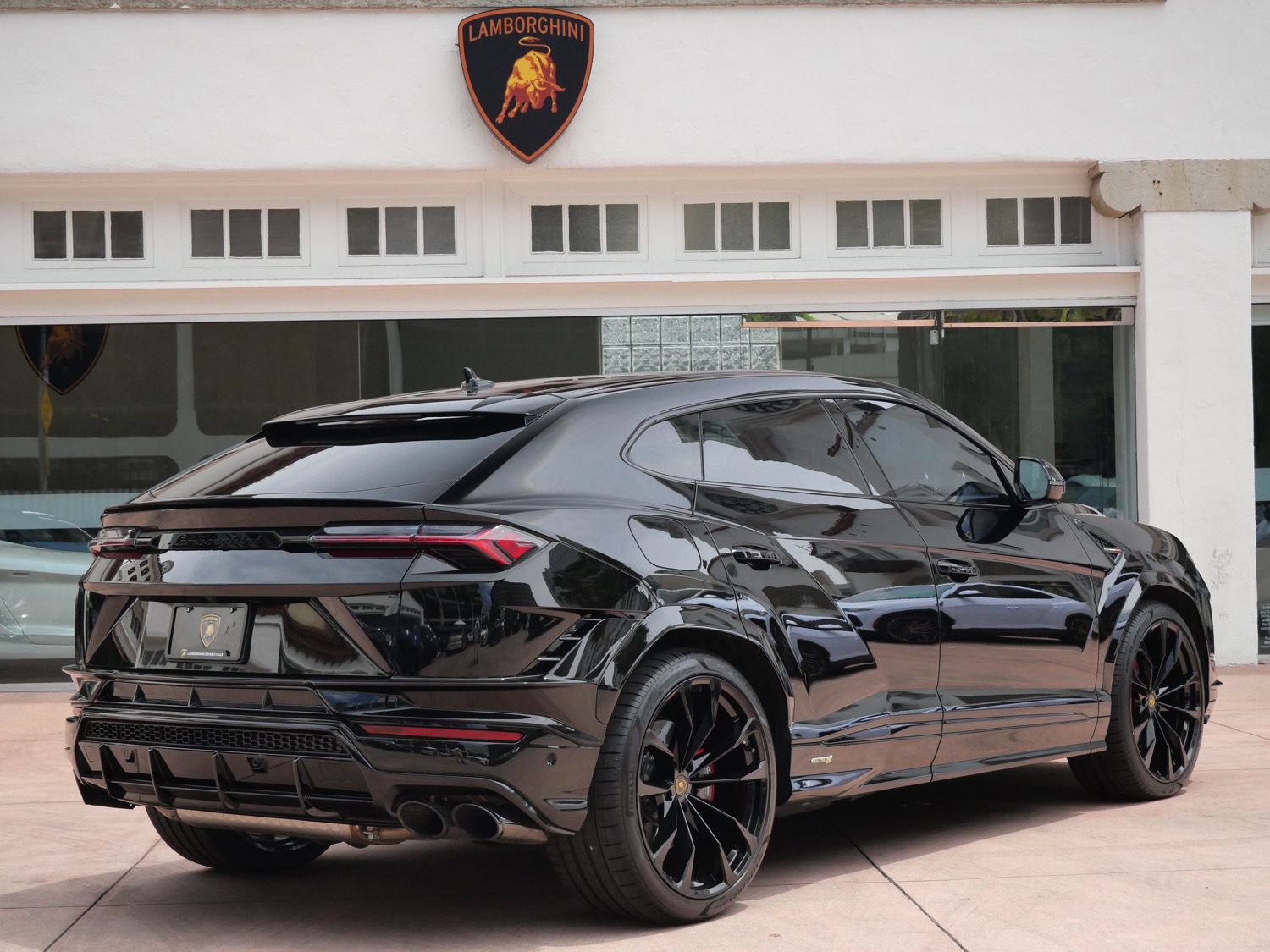 Used 2024 Lamborghini Urus S AWD/4WD image 3