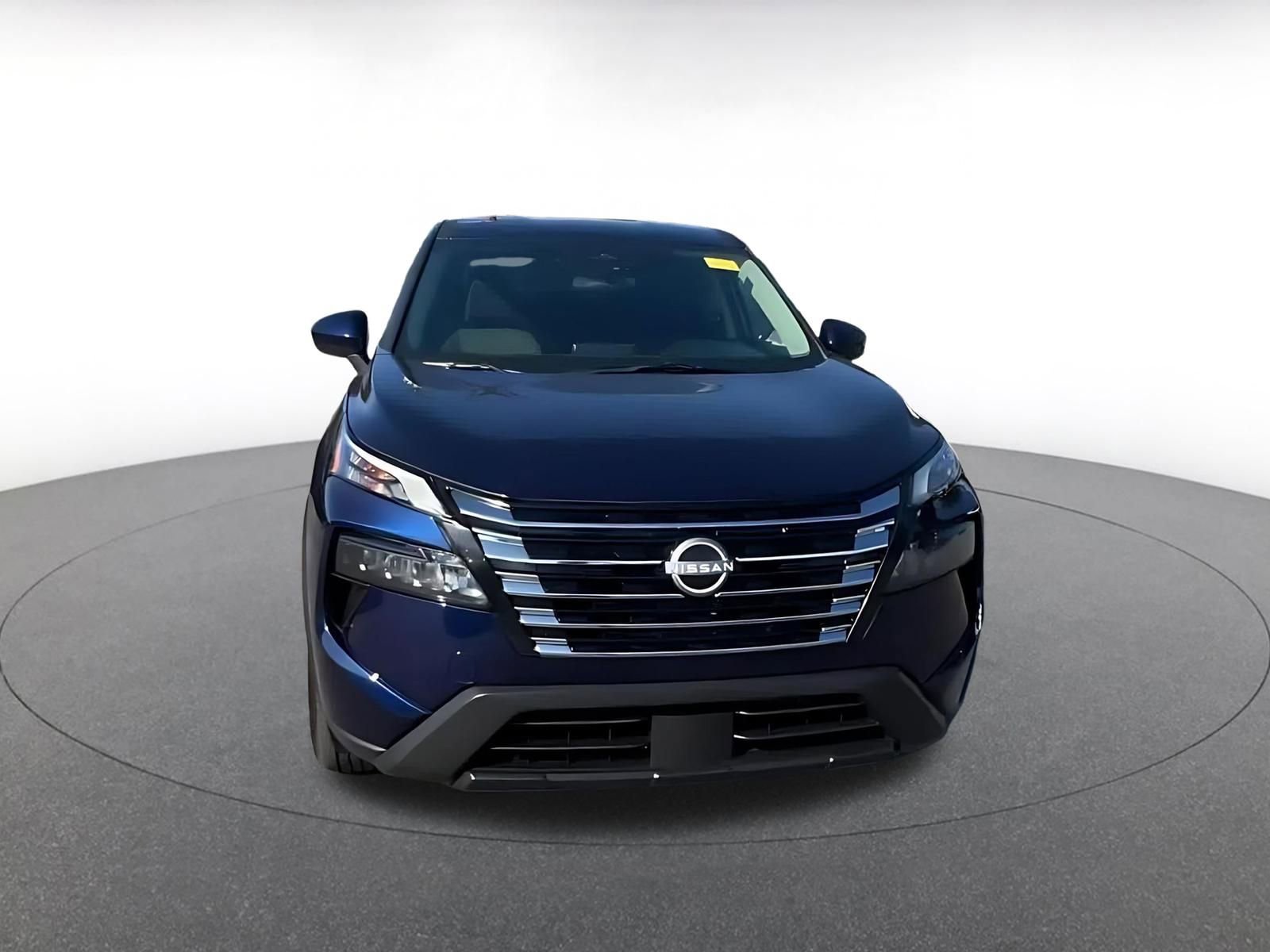 Used 2025 Nissan Rogue SV image 4