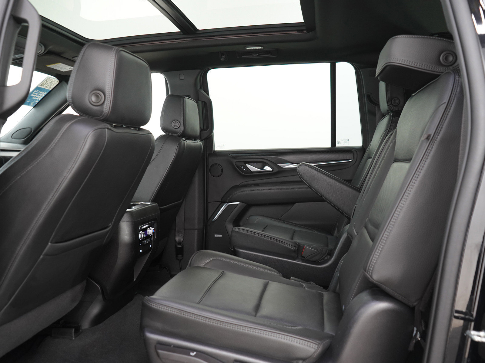 Used 2022 GMC Yukon XL Denali AWD/4WD image 17