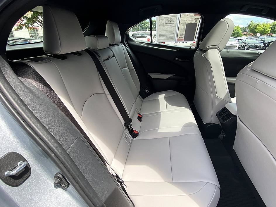 Used 2025 Lexus UX 300h FWD image 20