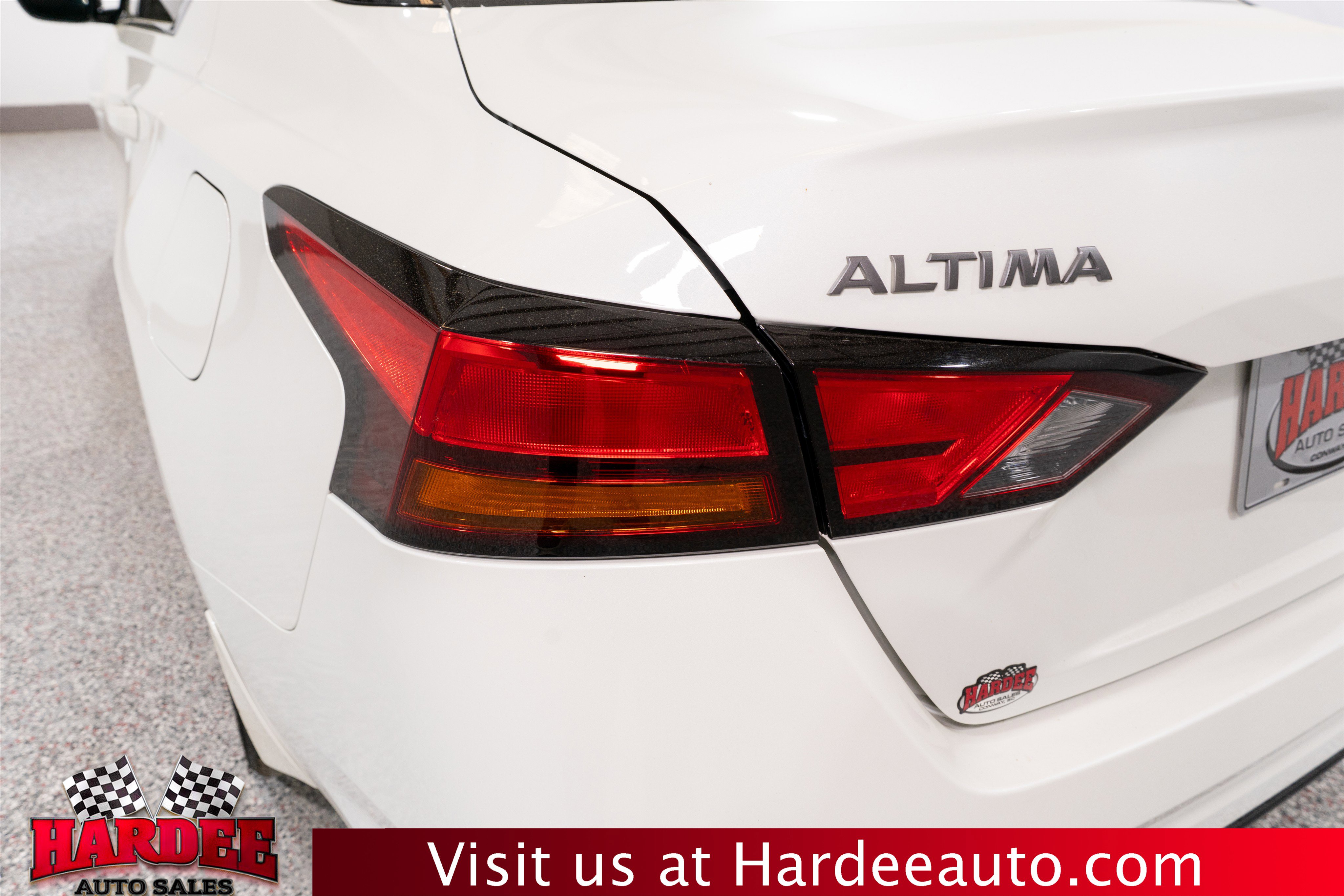 Used 2025 Nissan Altima 2.5 SR image 9