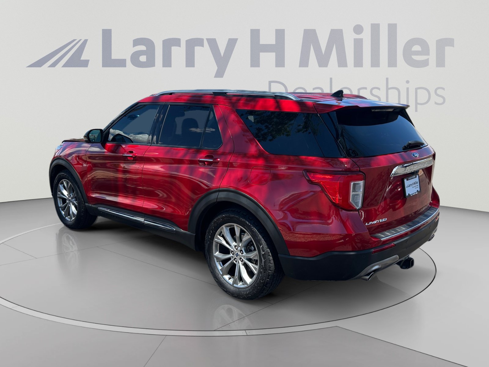 Used 2021 Ford Explorer Limited w/ Equipment Group 301A RWD image 3