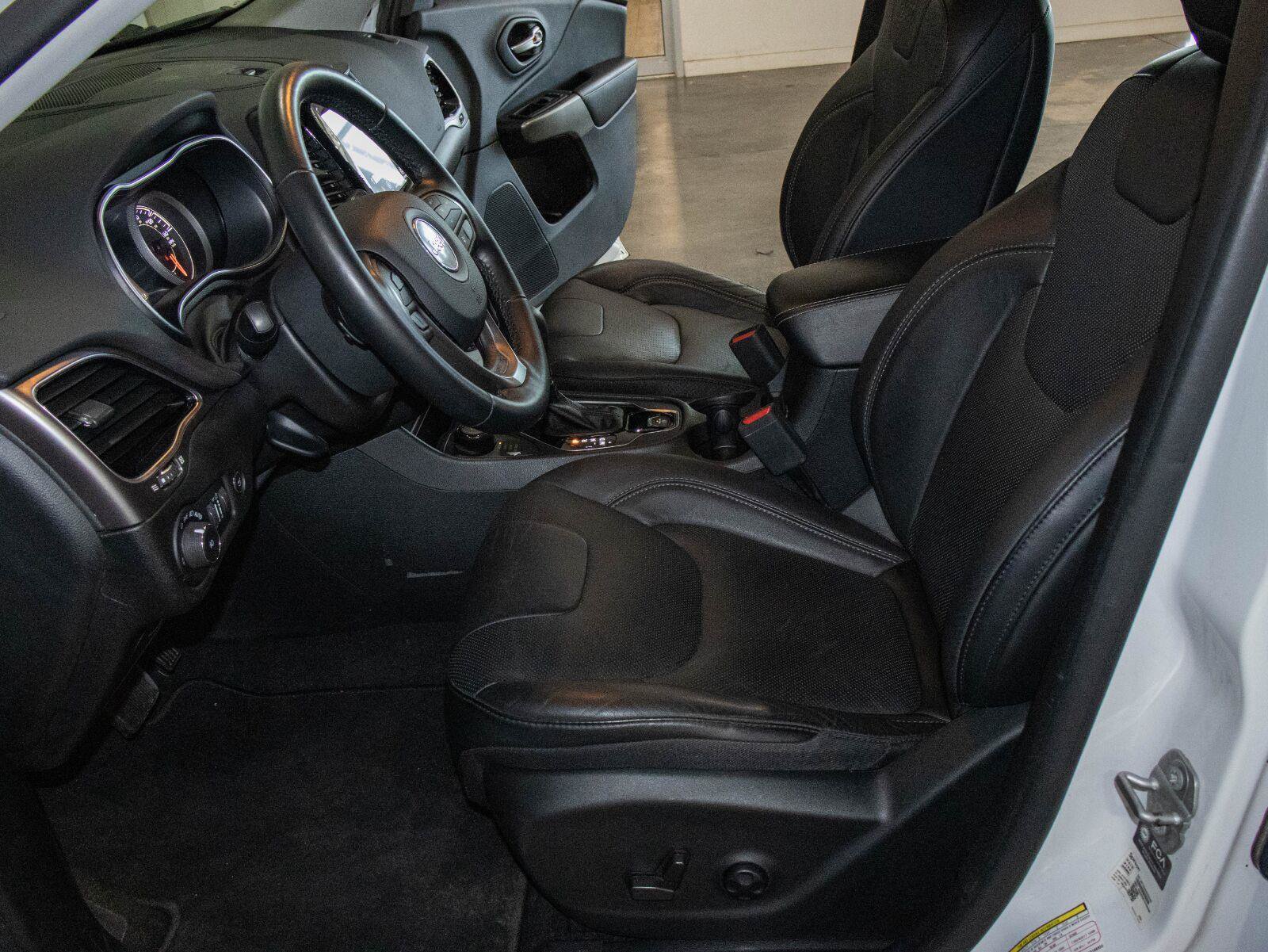 Used 2021 Jeep Cherokee Limited AWD/4WD image 7