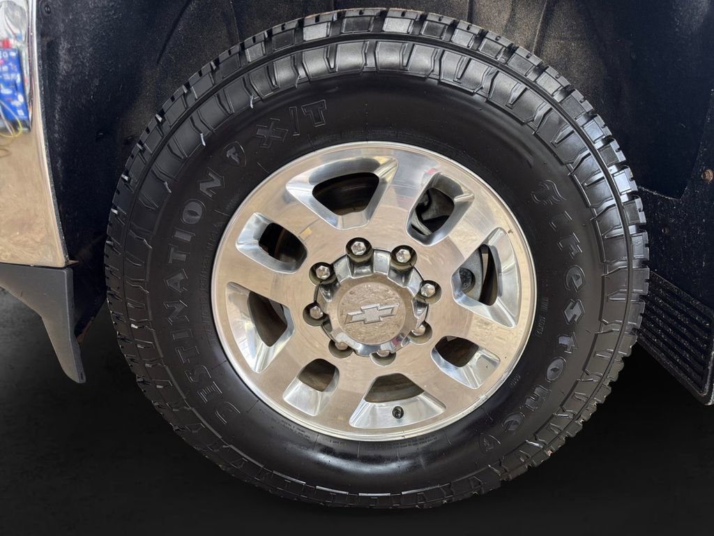 Used 2015 Chevrolet Silverado 2500 LT w/ LT Convenience Package image 9