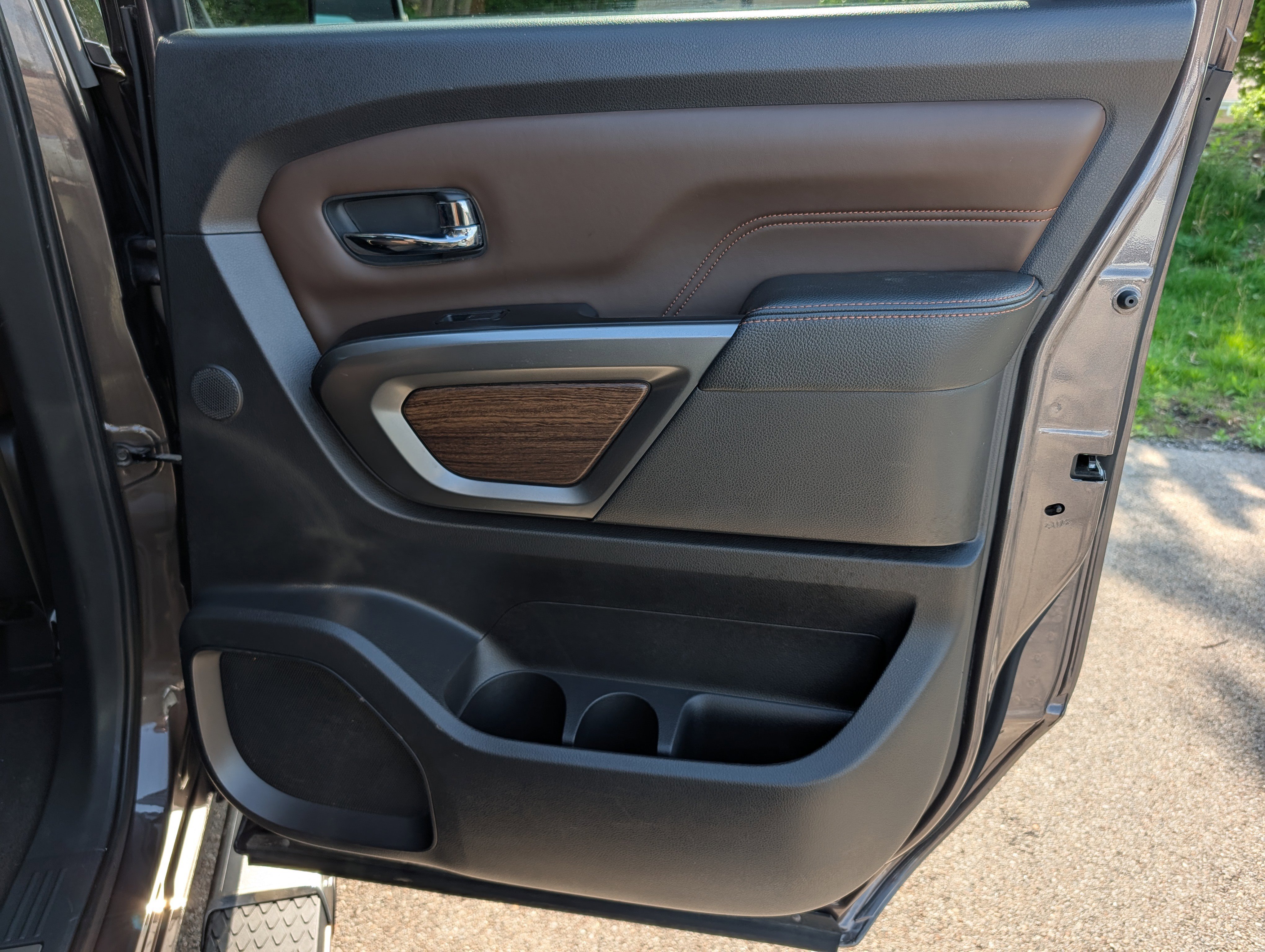 Used 2016 Nissan Titan Platinum Reserve AWD/4WD image 34