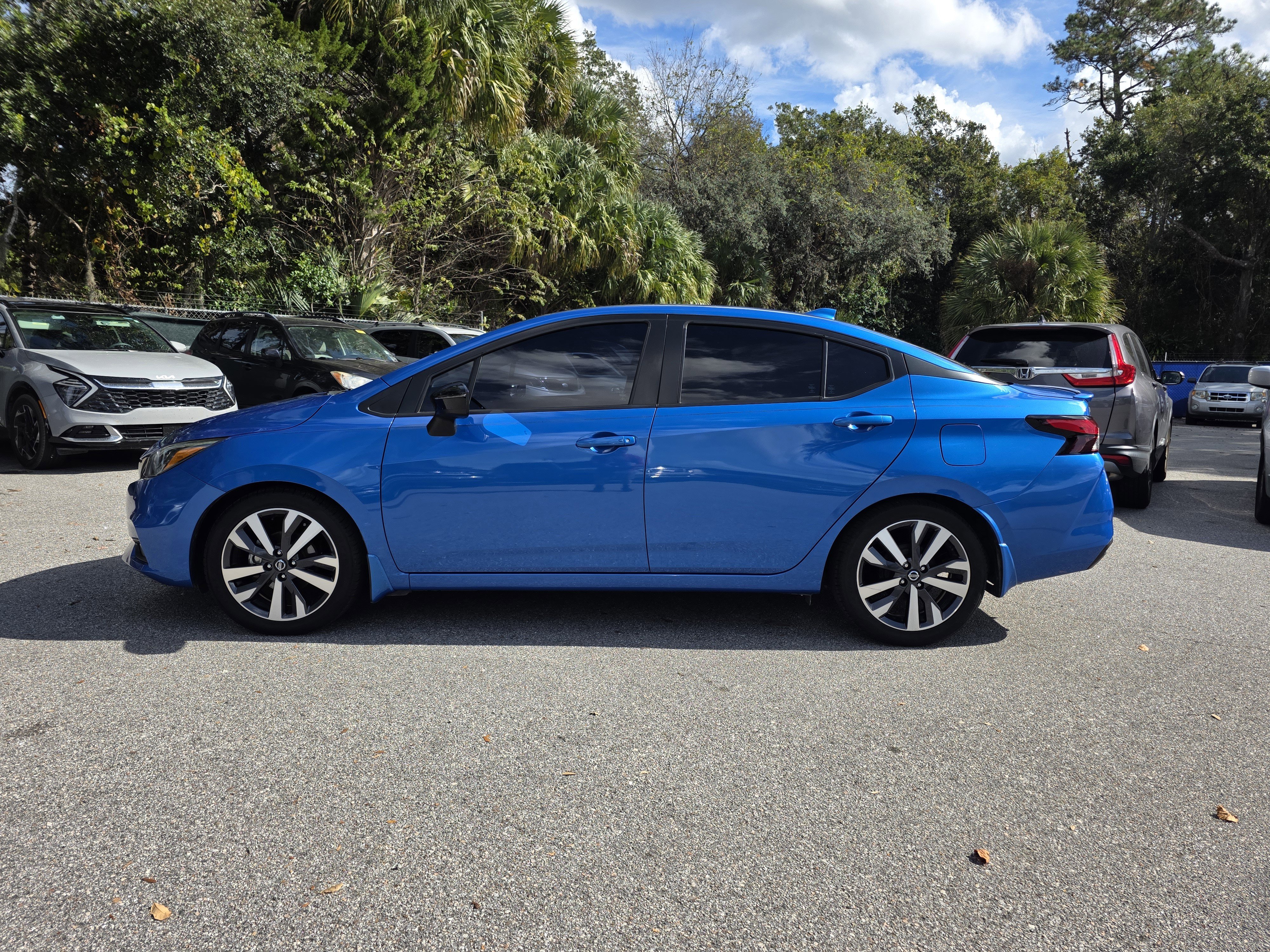 Used 2020 Nissan Versa SR w/ Convenience Package image 5