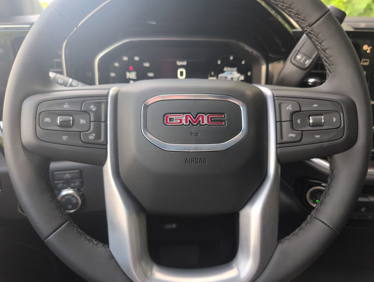 New 2025 GMC Sierra 1500 SLE w/ X31 Off-Road Package AWD/4WD image 23