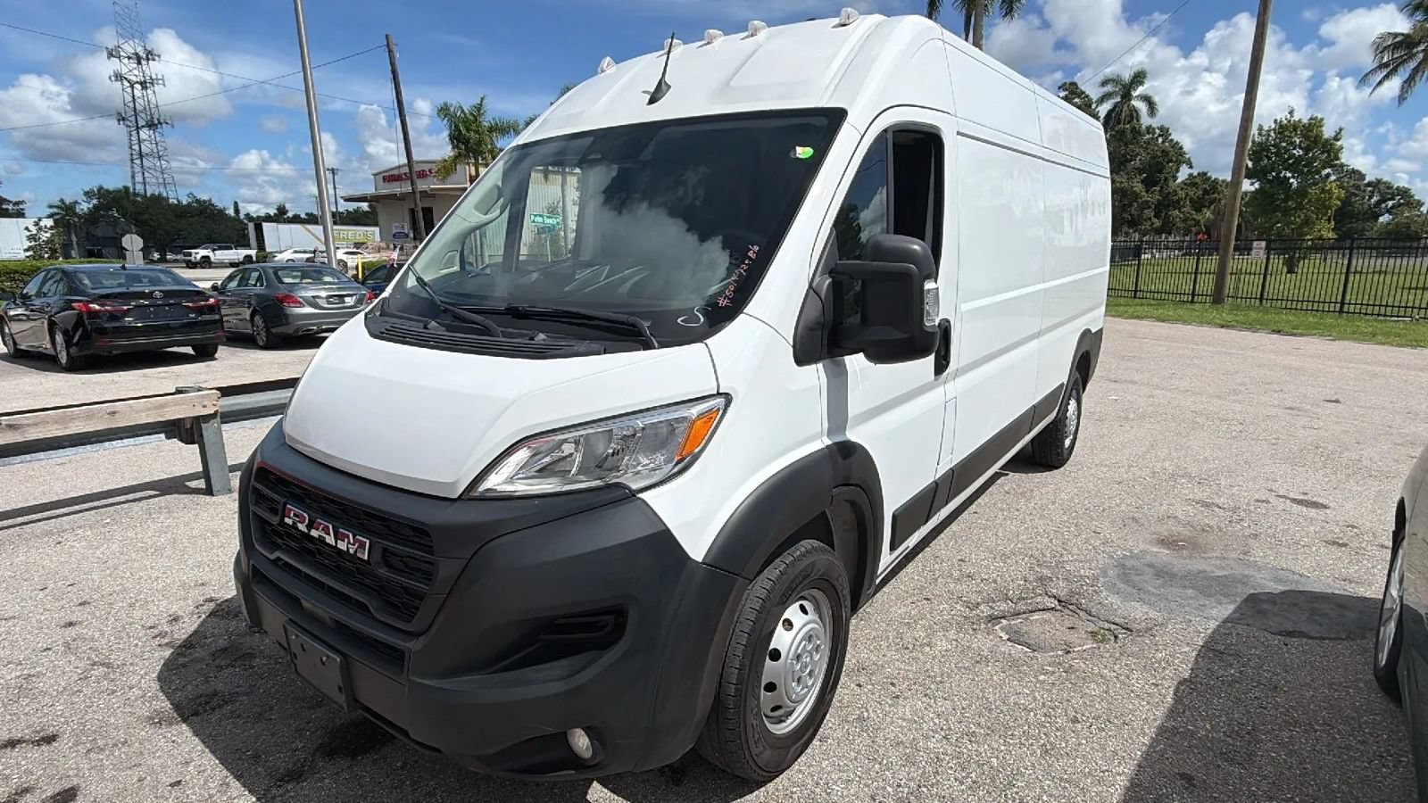 Used 2025 RAM ProMaster 2500 w/ Convenience Group FWD image 2