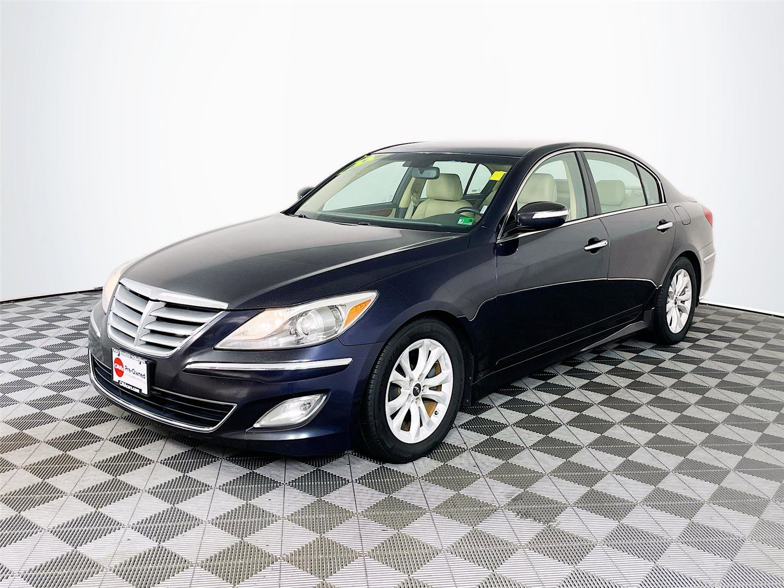 Used 2012 Hyundai Genesis 3.8 image 3