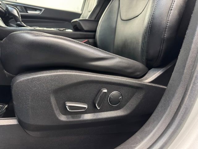 Used 2018 Ford Edge Titanium w/ Technology Package image 7