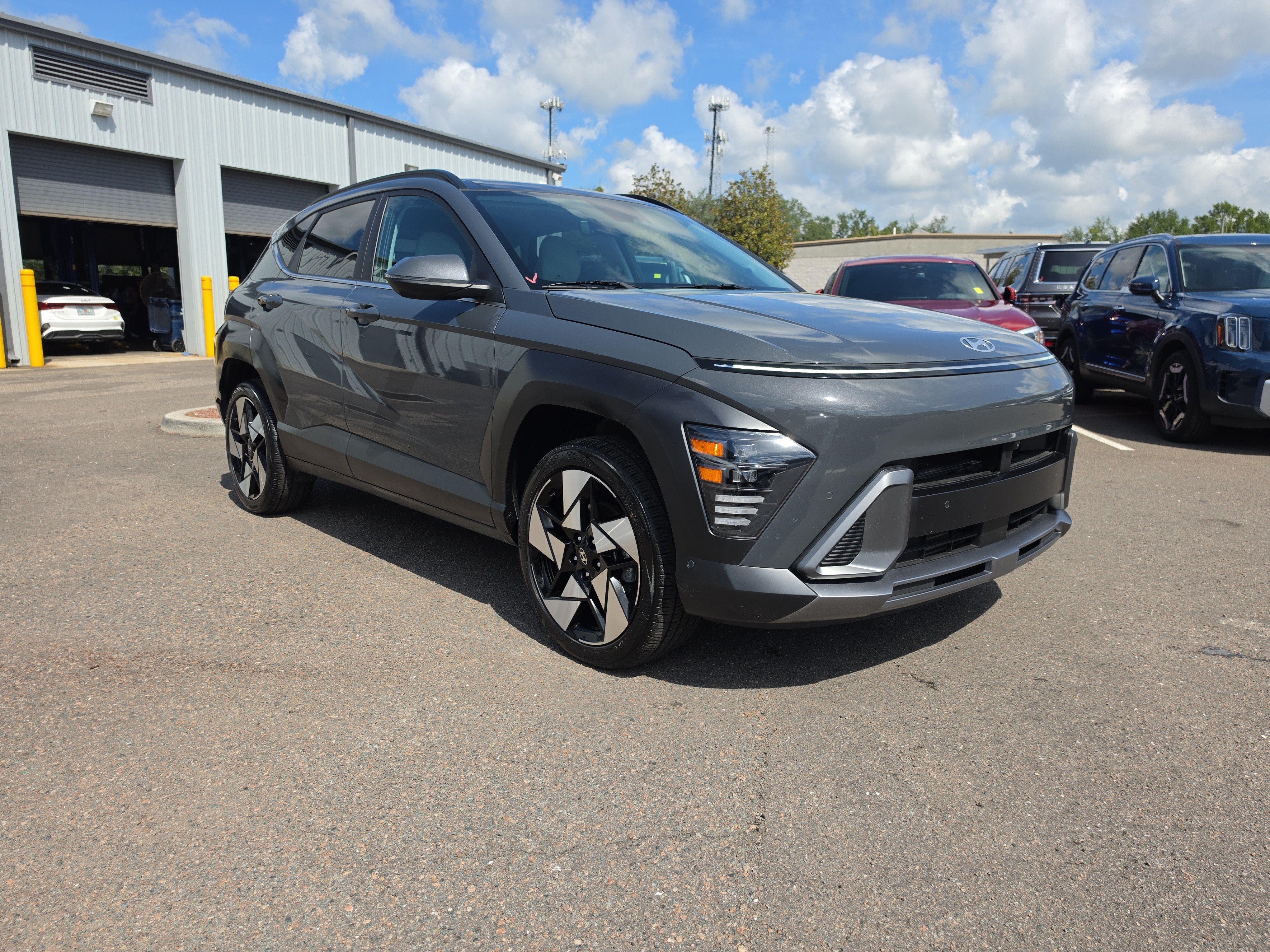 Used 2024 Hyundai Kona Limited AWD/4WD image 2