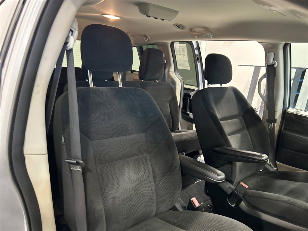 Certified 2018 Dodge Grand Caravan SE w/ UConnect Hands-Free Group image 33