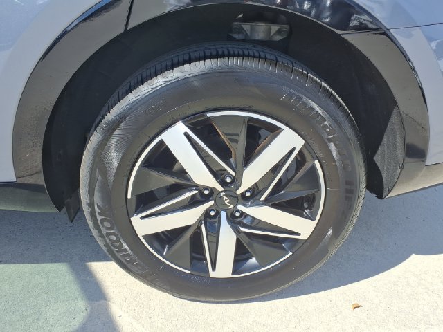 Used 2022 Kia Sorento S FWD image 26