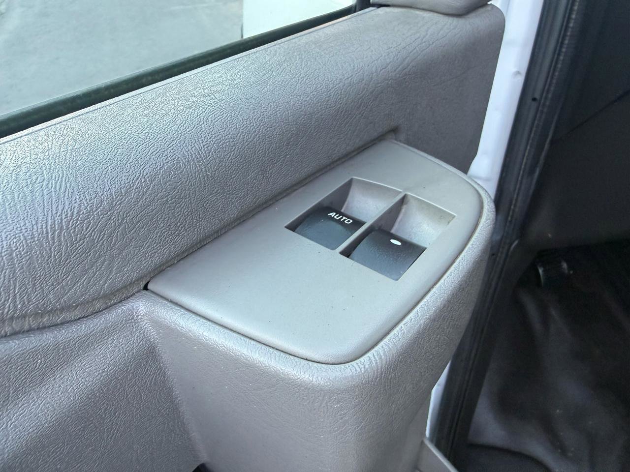 Used 2017 Chevrolet Express 2500 RWD image 12