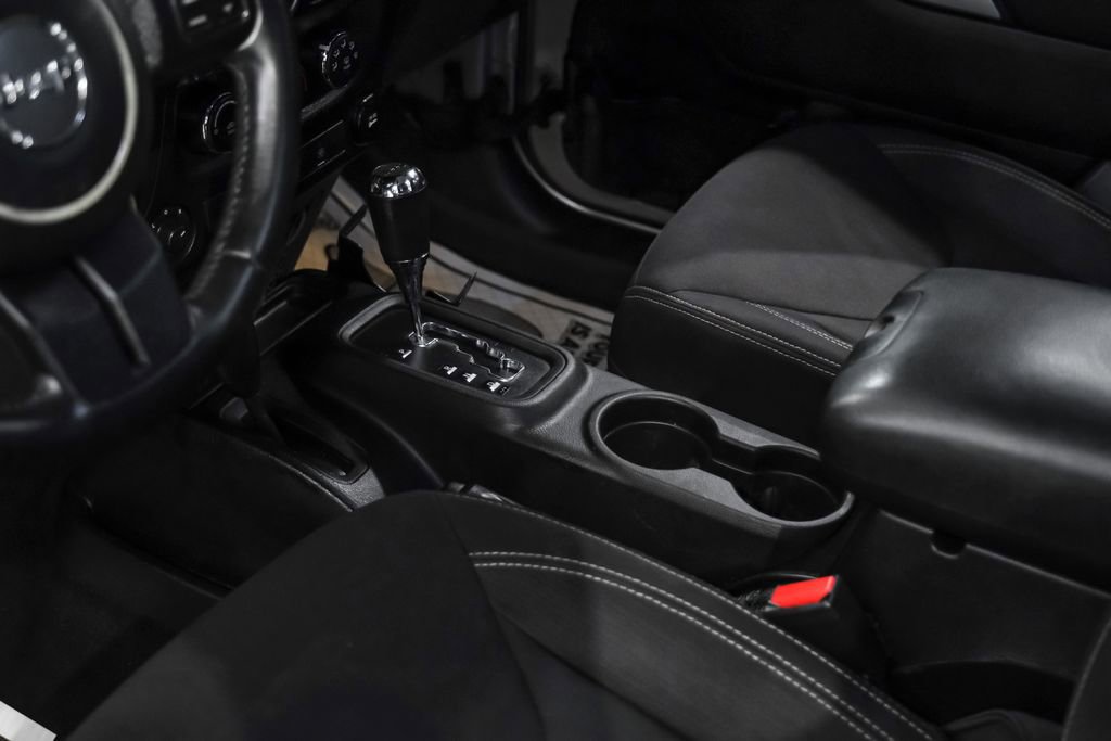 Used 2013 Jeep Wrangler Unlimited Sahara AWD/4WD image 26