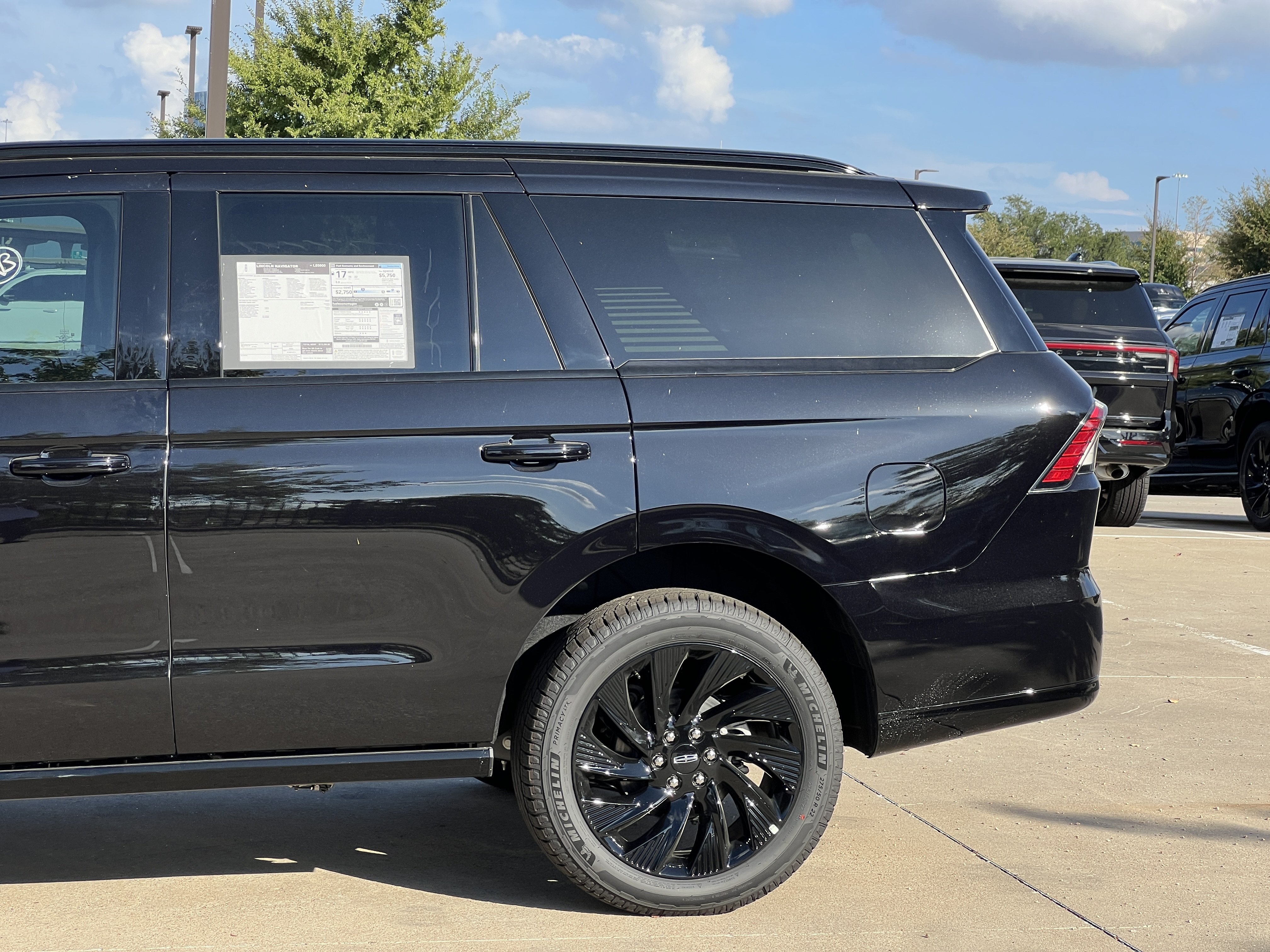 New 2027 Lincoln Navigator Reserve w/ Jet Appearance Package AWD/4WD image 6