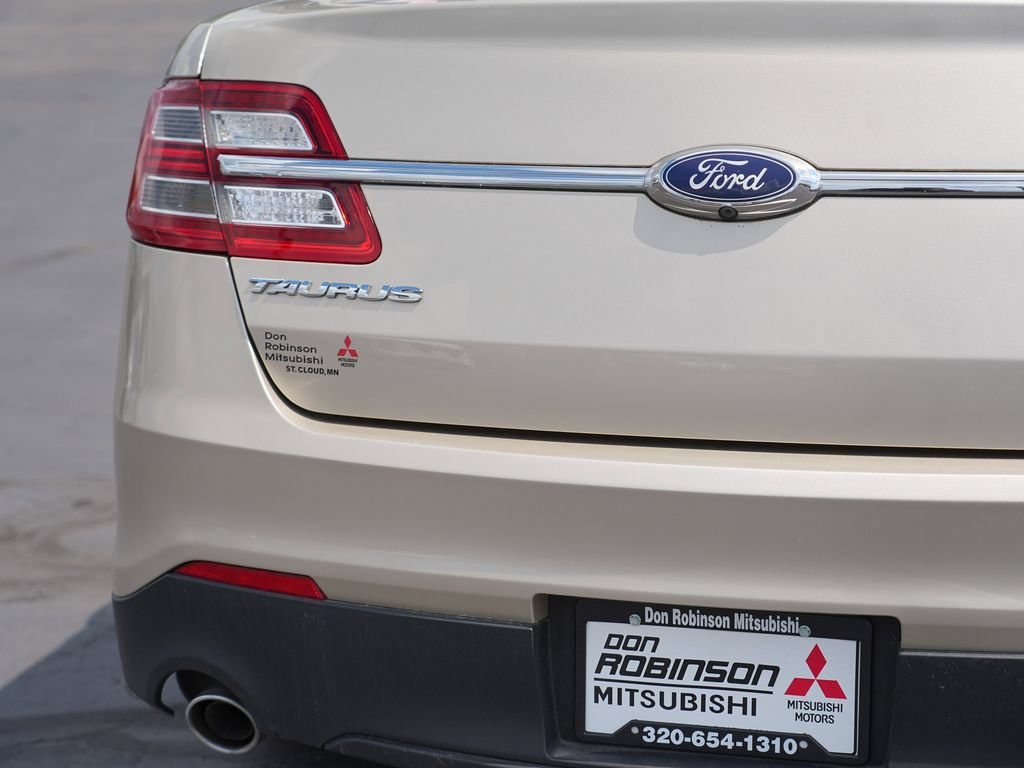 Used 2018 Ford Taurus SE FWD image 10