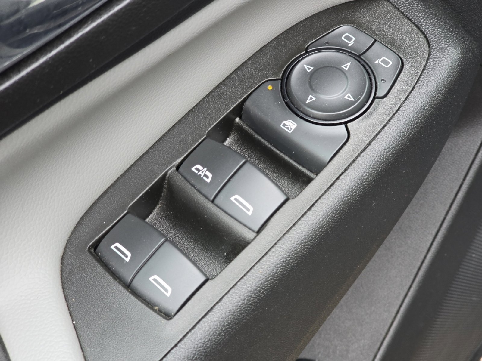 Used 2023 Chevrolet Equinox LT image 23