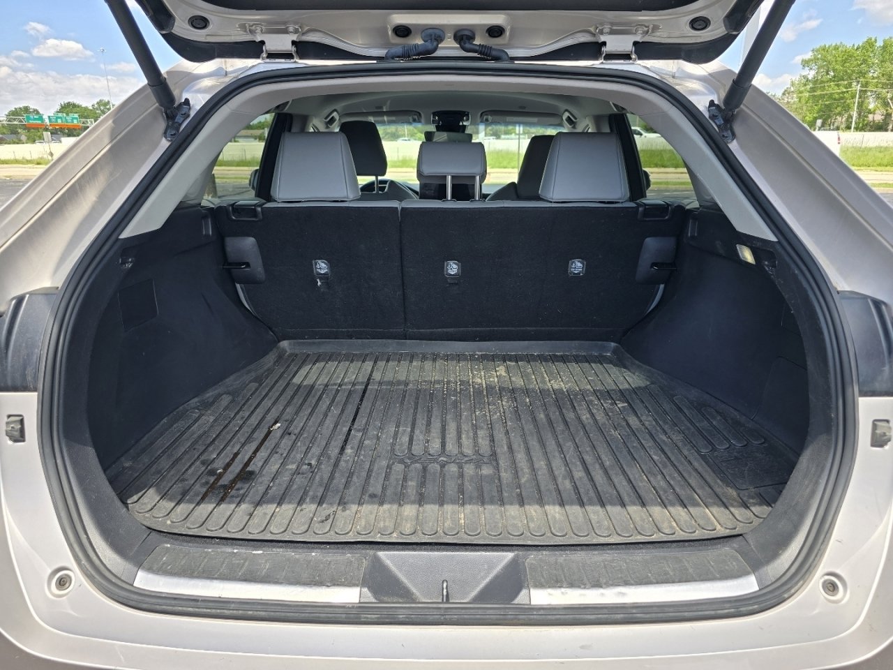 Used 2024 Toyota Venza XLE AWD/4WD image 19
