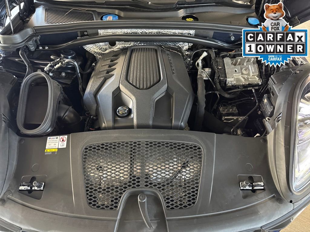 Used 2023 Porsche Macan Turbo image 25