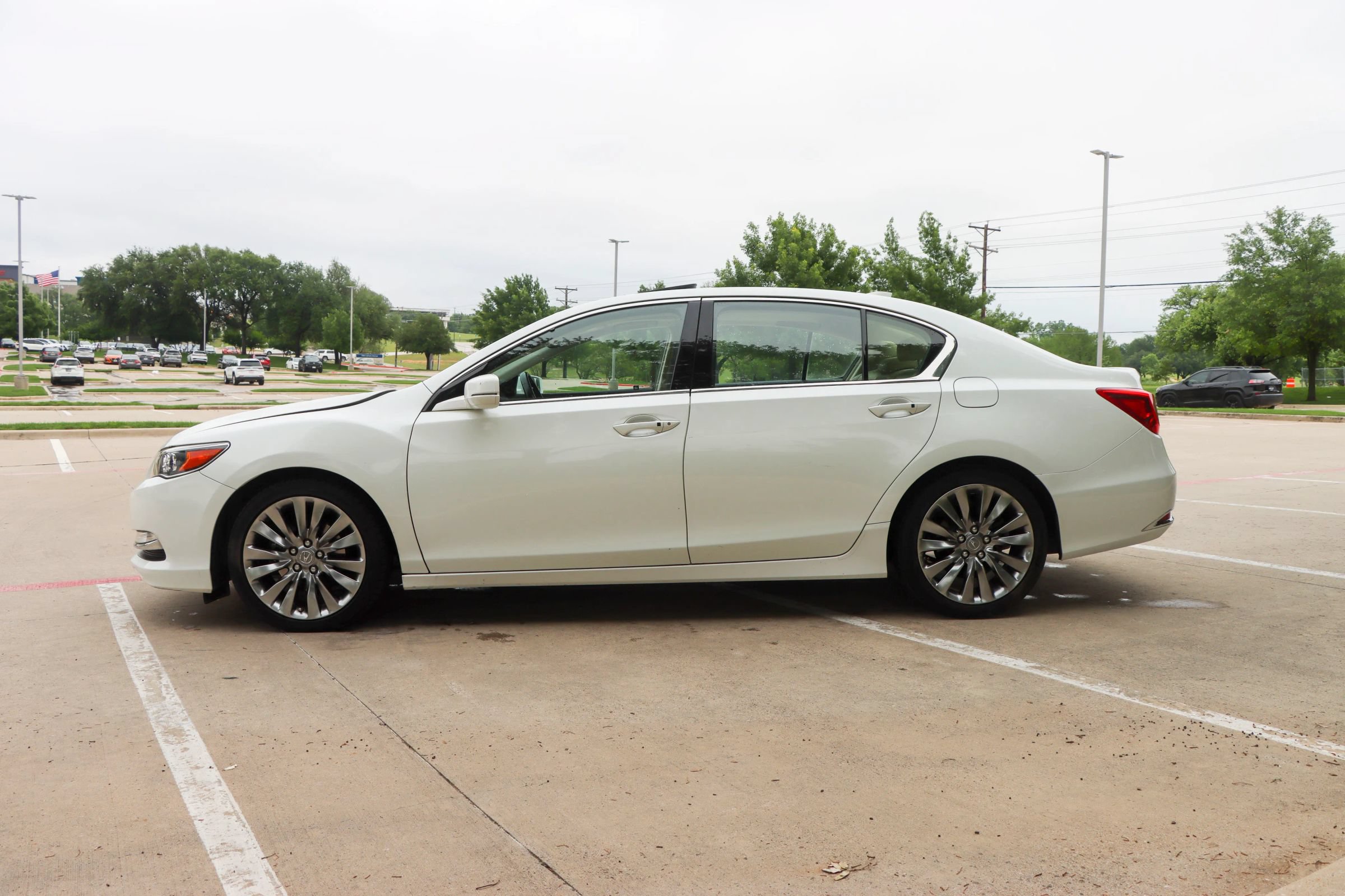 Used 2017 Acura RLX w/ Technology Package FWD image 4