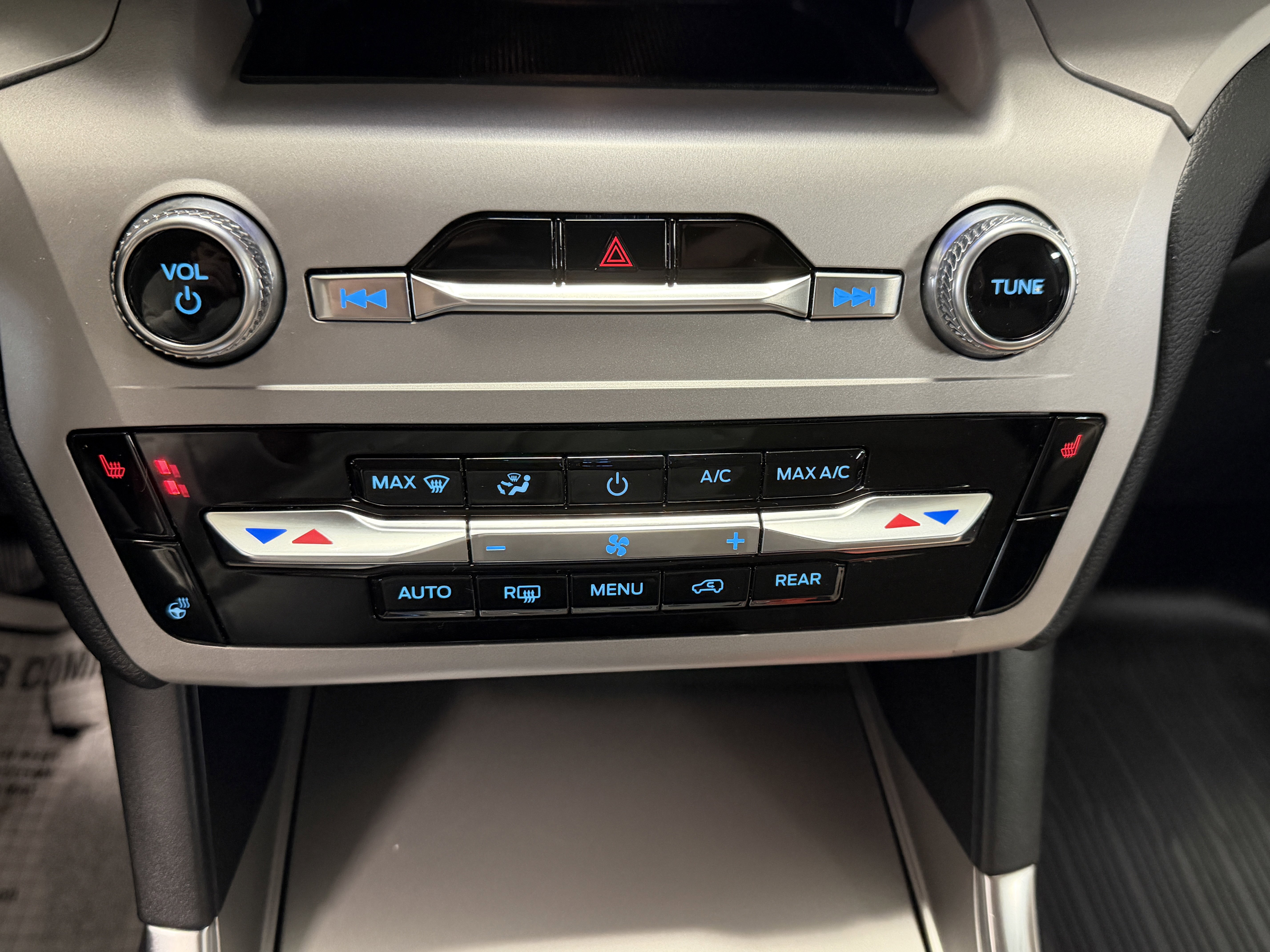 Used 2023 Ford Explorer XLT w/ Equipment Group 202A image 13