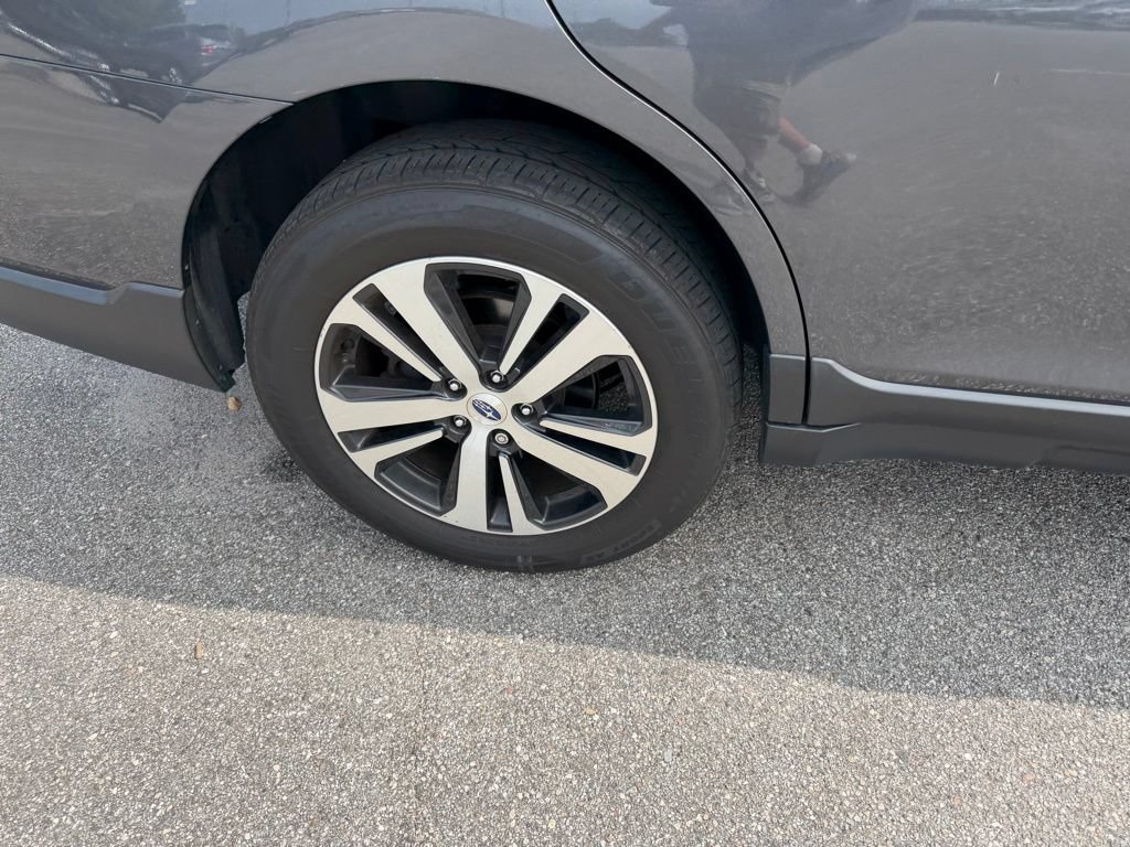 Used 2019 Subaru Outback 3.6R Limited AWD/4WD image 5