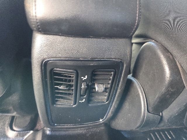 Used 2016 Jeep Grand Cherokee Laredo w/ All-Weather Capability Group AWD/4WD image 47