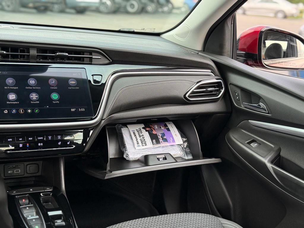 Used 2022 Chevrolet Bolt EUV LT w/ Comfort Package FWD image 23