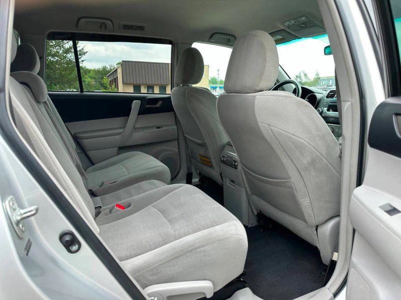 Used 2011 Toyota Highlander 2WD w/ Tech Pkg image 11