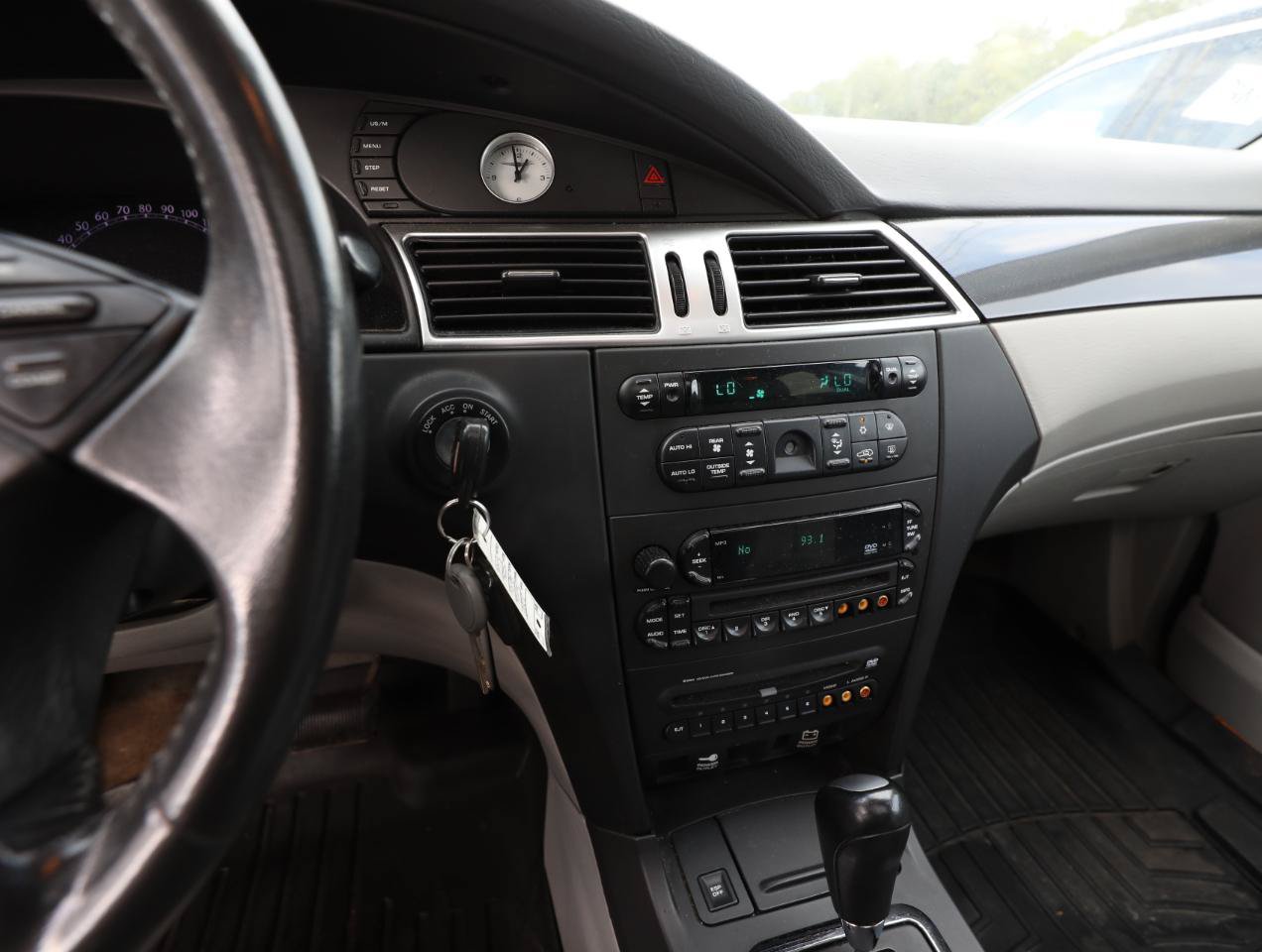 Used 2008 Chrysler Pacifica Touring FWD image 19