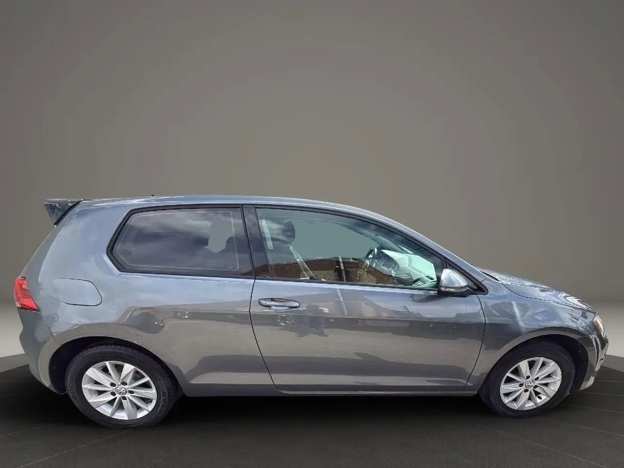 Used 2015 Volkswagen Golf S FWD image 4