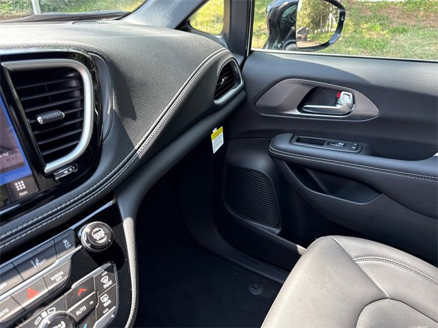 New 2026 Chrysler Pacifica Select image 25