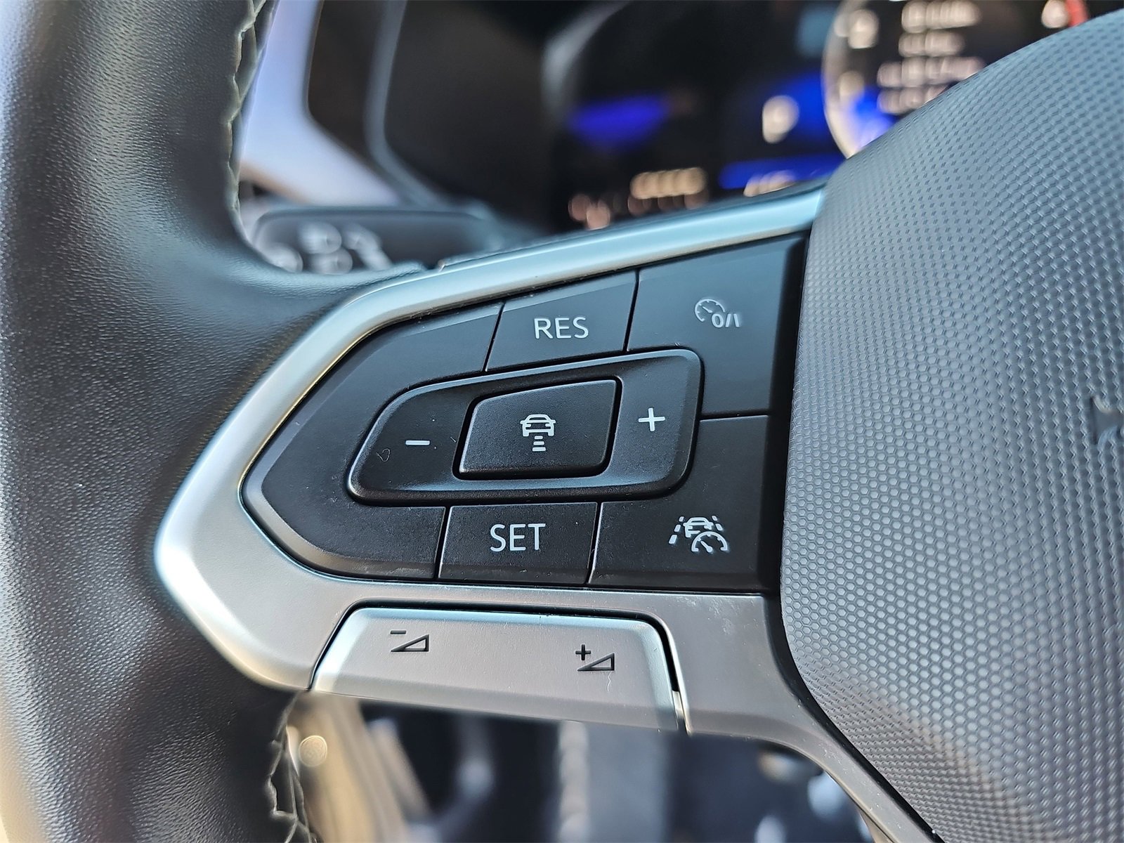 Used 2023 Volkswagen Taos SE w/ Panoramic Sunroof Package image 16