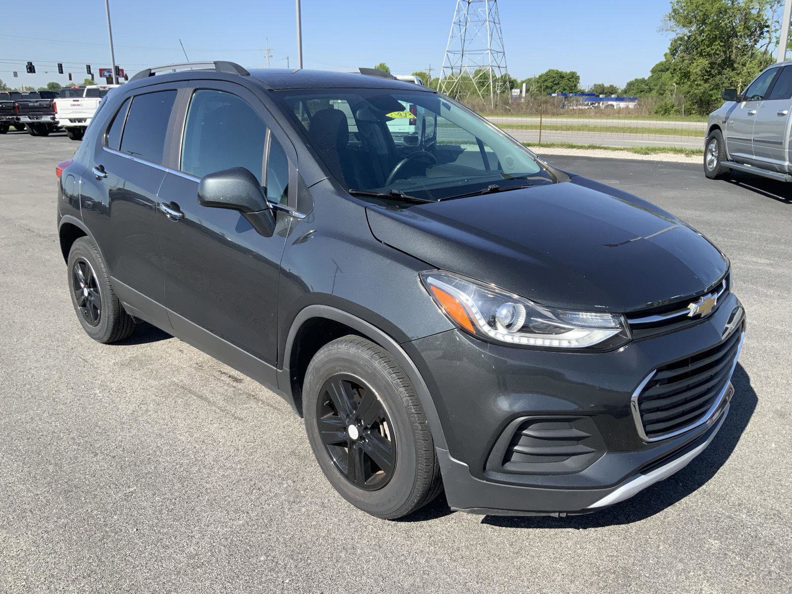 Used 2018 Chevrolet Trax LT w/ LT Convenience Package FWD image 2