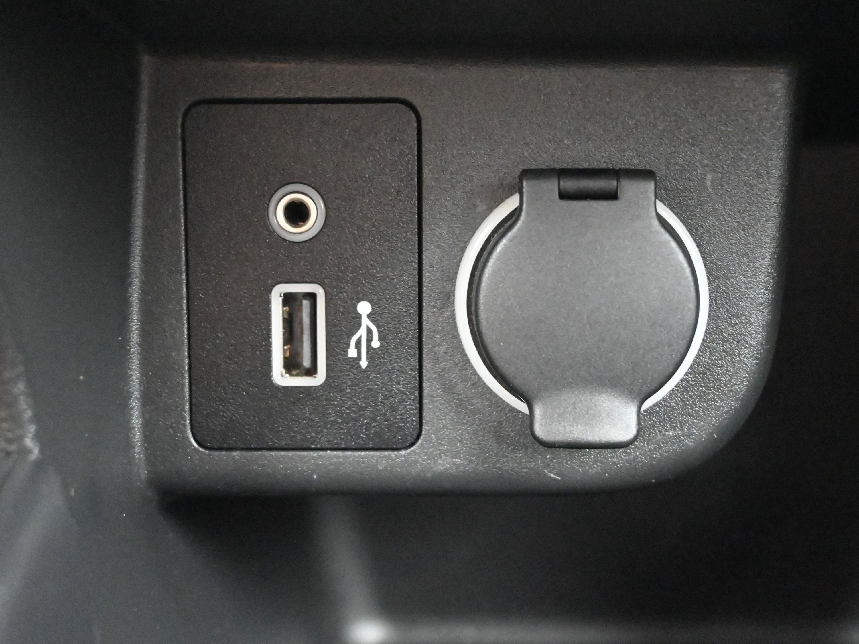 Used 2022 Nissan Kicks S FWD image 18