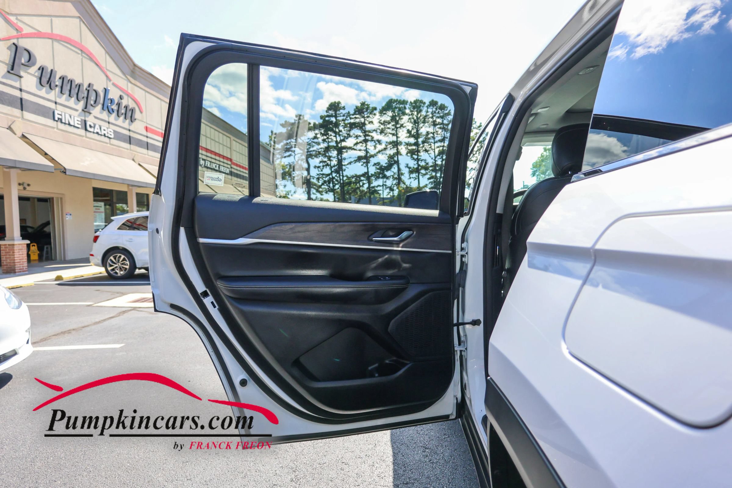 Used 2023 Jeep Grand Cherokee L Limited AWD/4WD image 21