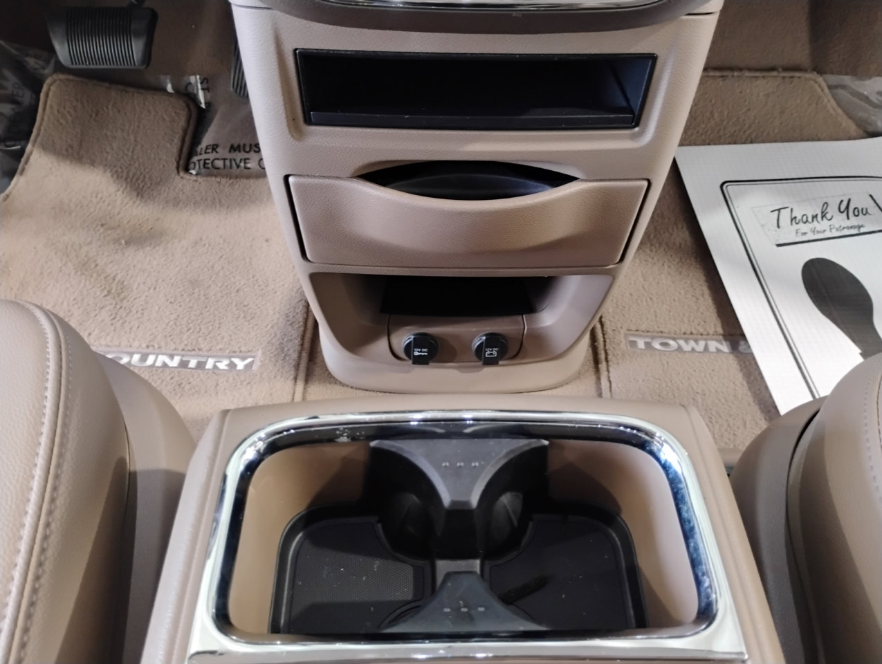 Used 2016 Chrysler Town & Country Touring image 27