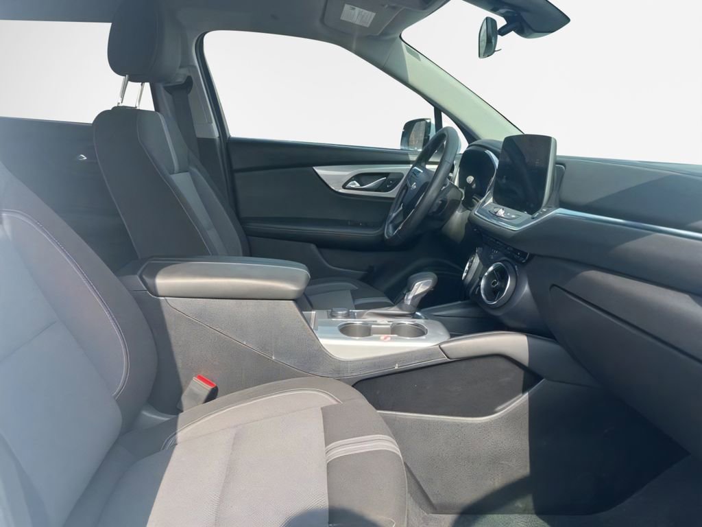 Used 2025 Chevrolet Blazer LT image 23