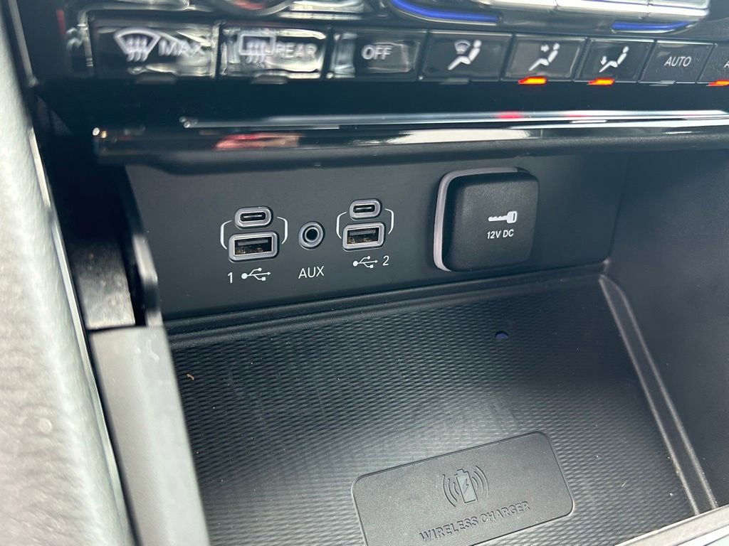 Used 2023 Jeep Grand Cherokee Altitude AWD/4WD image 25