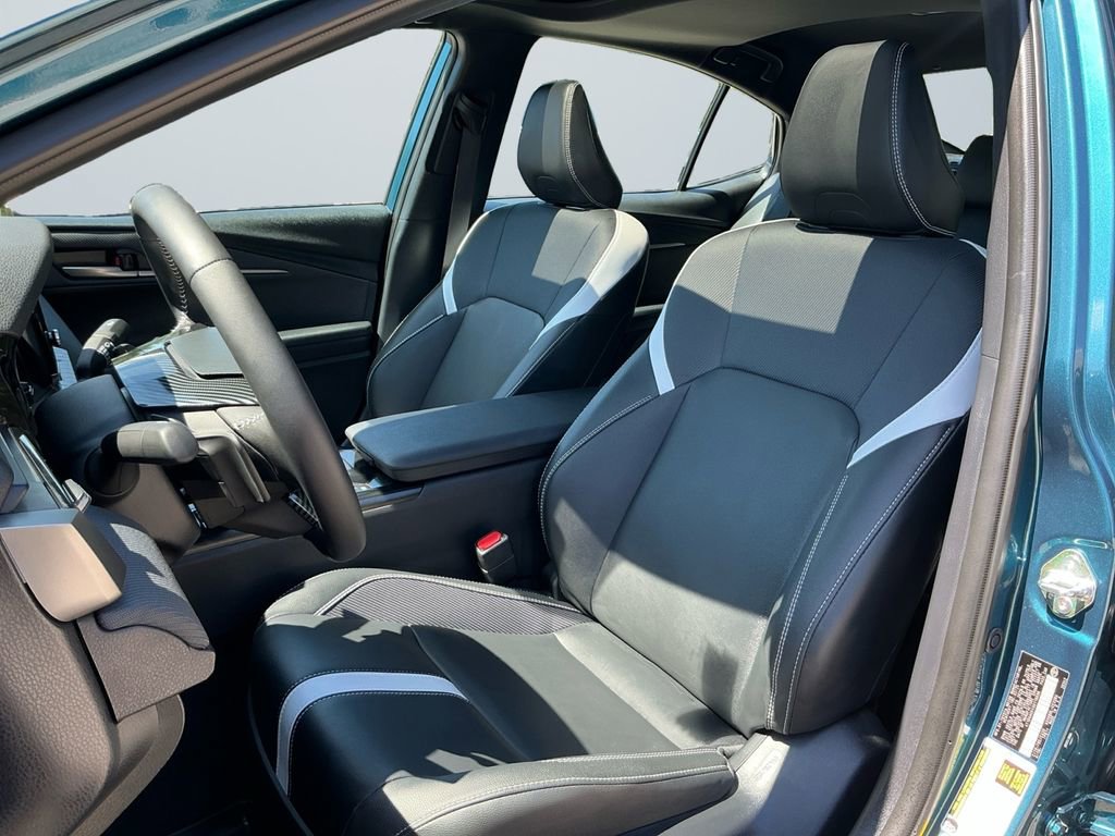 Used 2025 Toyota Camry SE w/ Convenience Package