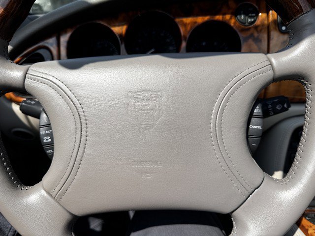 Used 1998 Jaguar XK8 Convertible image 22